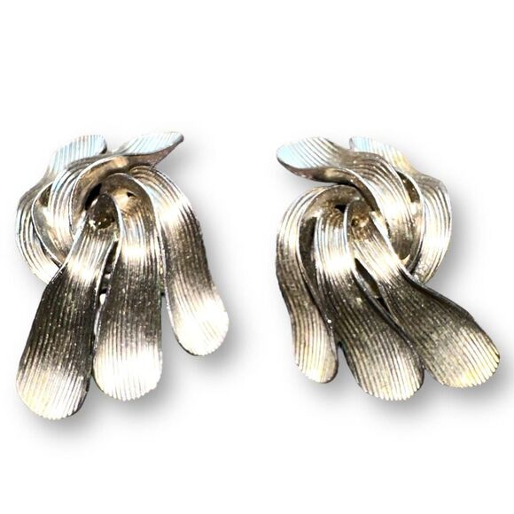 Vintage Kramer Clip-On Earrings Art Deco Textured Silver Plated - Picture 1 of 8